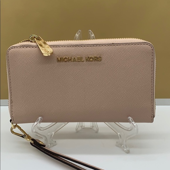 MICHAEL KORS JET SET TRAVEL LG FLAT MF PHN CASE - Picture 6 of 16